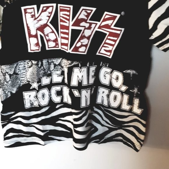 Alice + Olivia KISS Patchwork Concert Graphic Tee - Picture 10 of 13